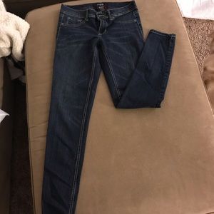 Fragile women’s jeans